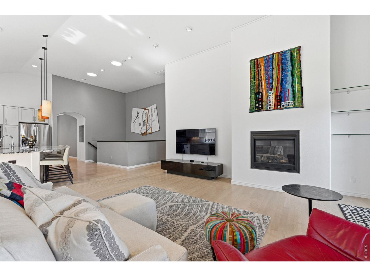 208 6th Ave