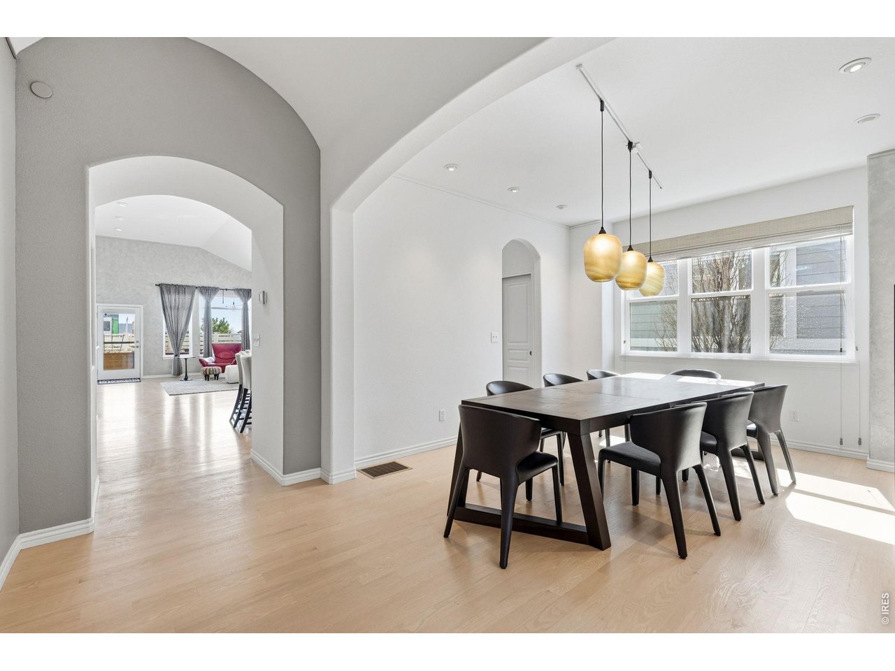 208 6th Ave