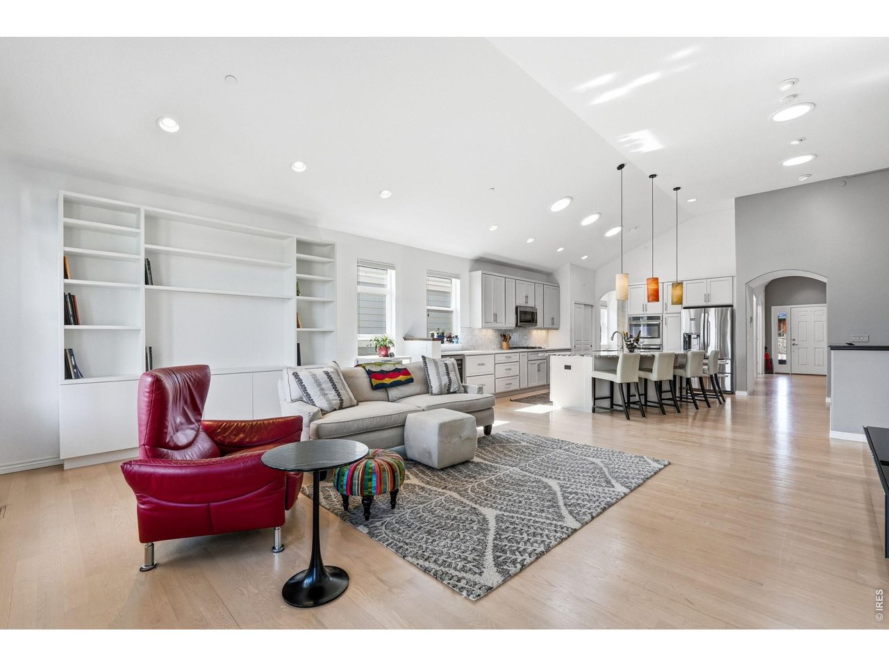 208 6th Ave