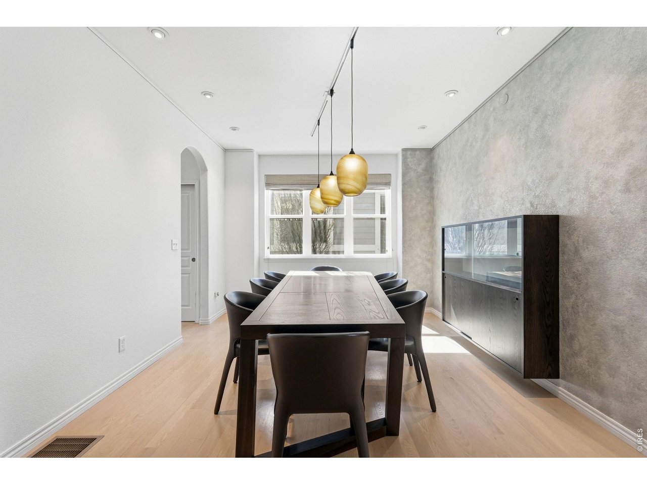 208 6th Ave