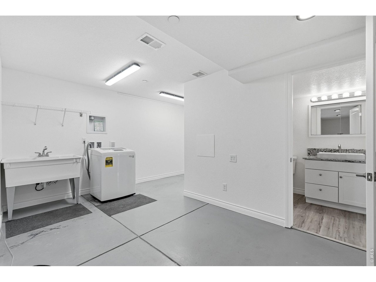 208 6th Ave