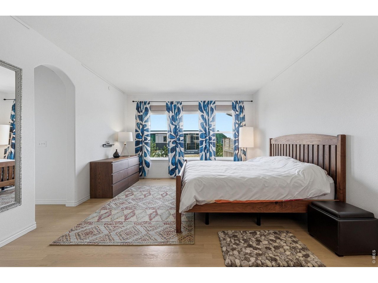 208 6th Ave