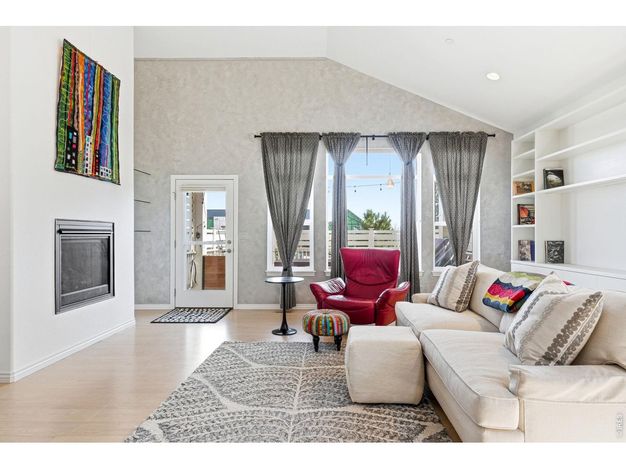 208 6th Ave