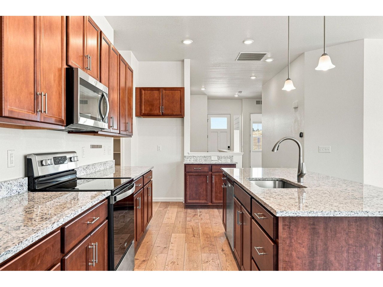 415 3rd Ave S