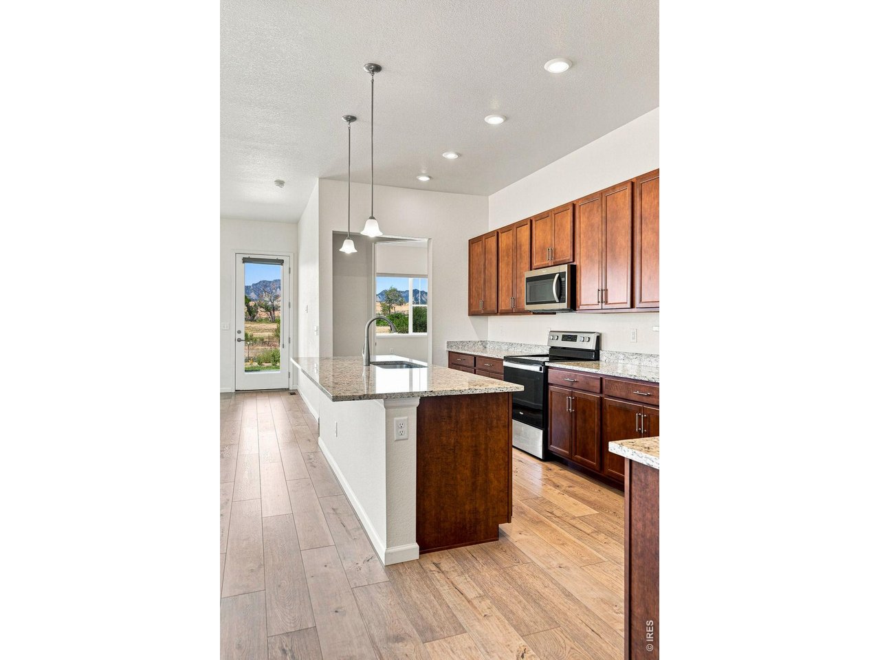 415 3rd Ave S