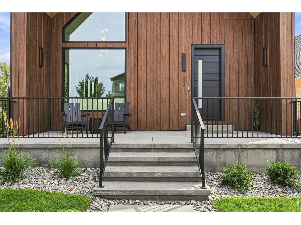 102 W William St