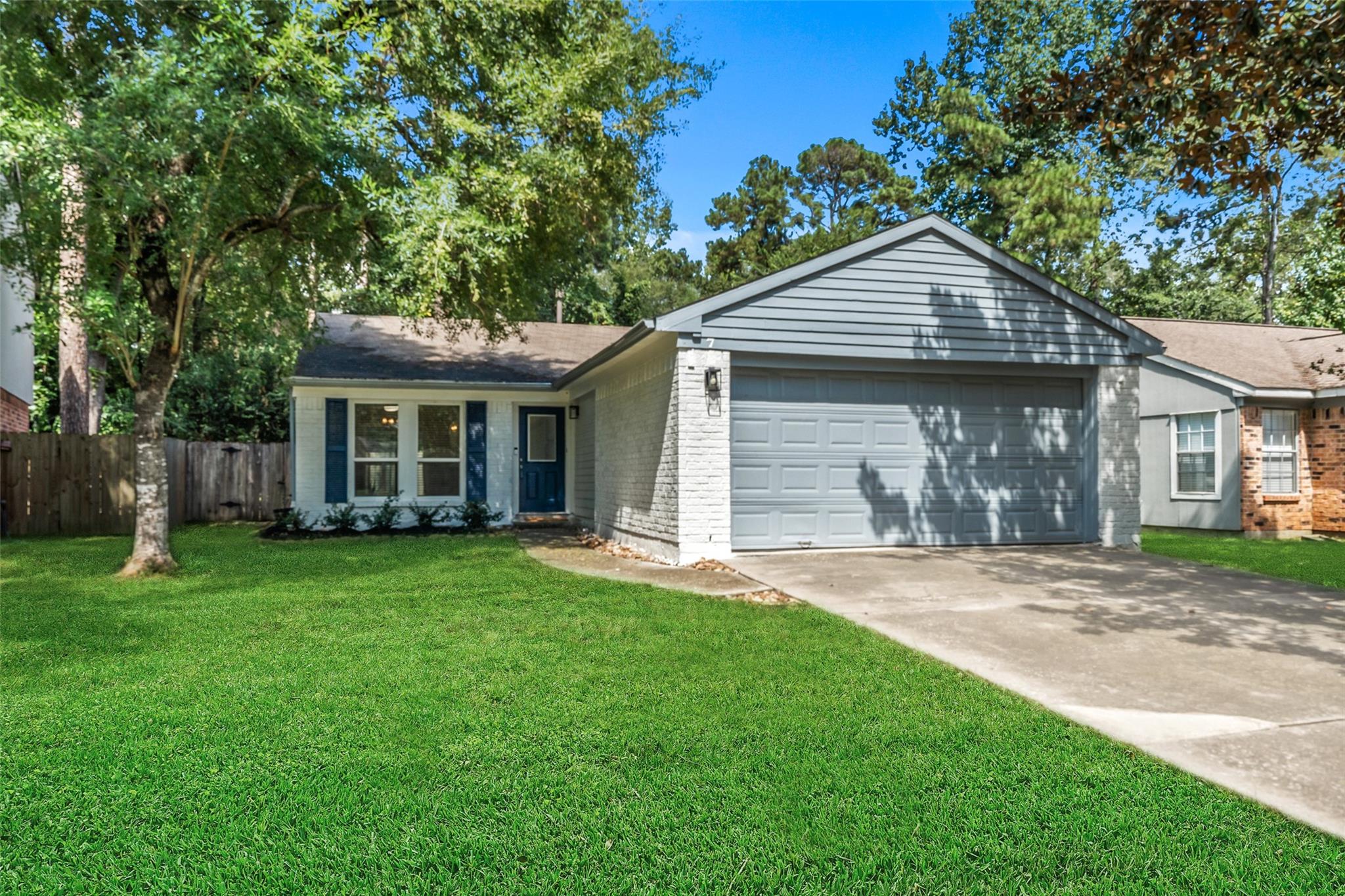 7 Hasting Oak Court