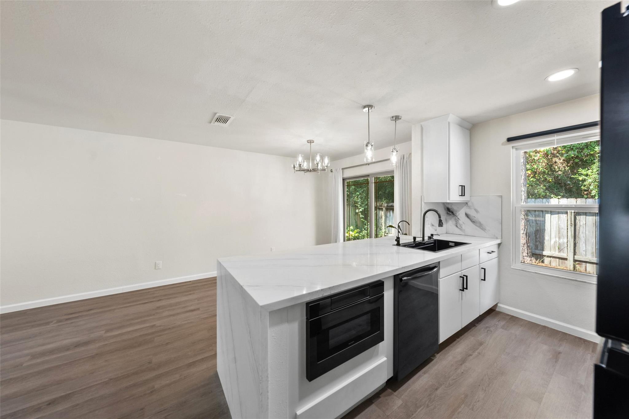 7 Hasting Oak Court