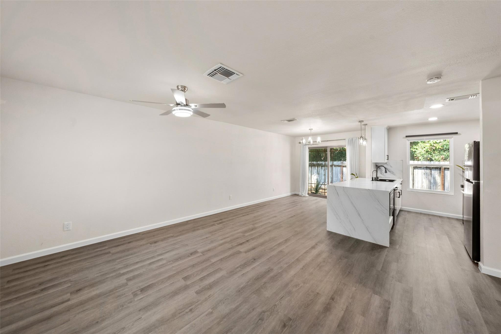 7 Hasting Oak Court
