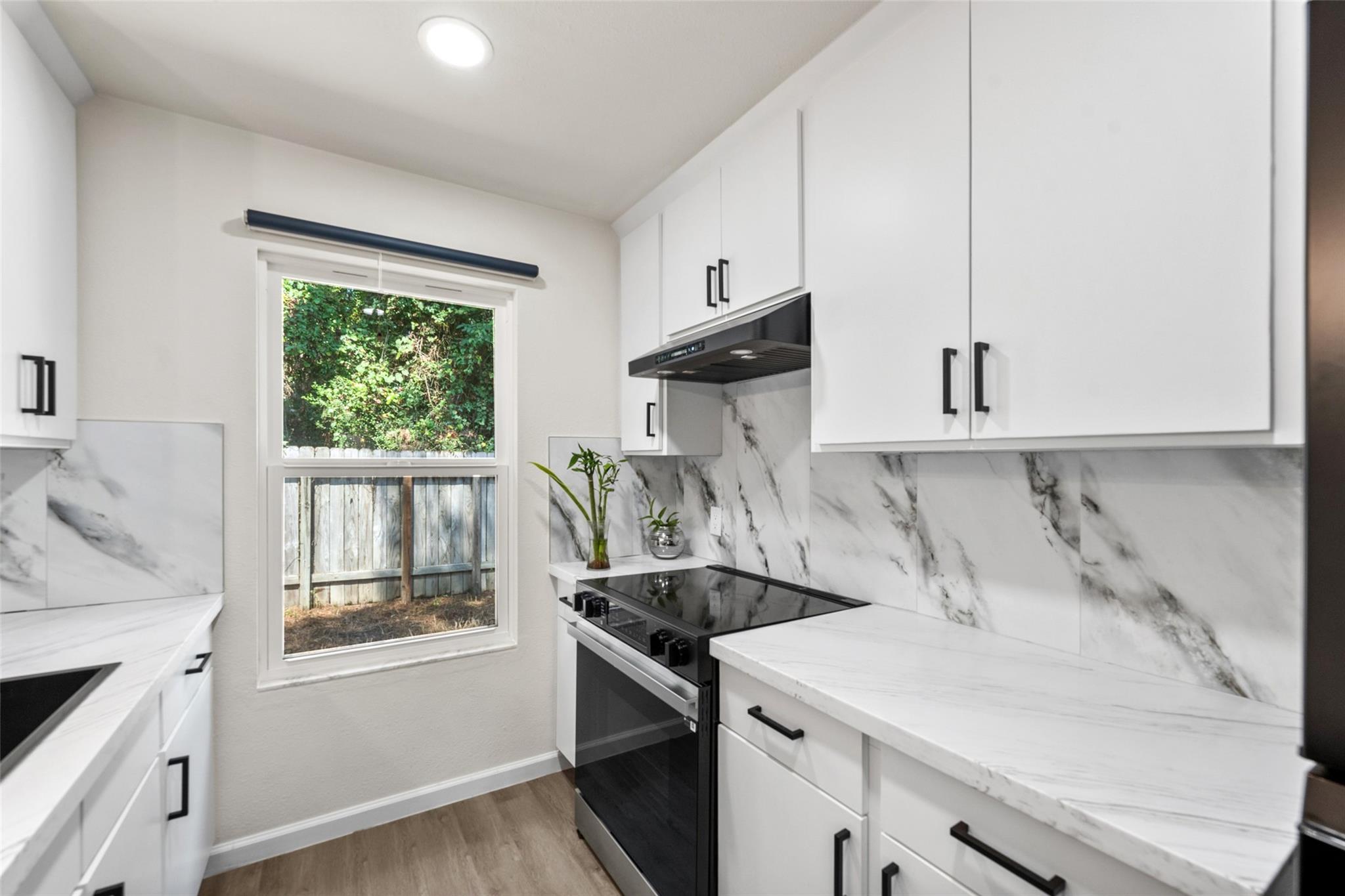 7 Hasting Oak Court