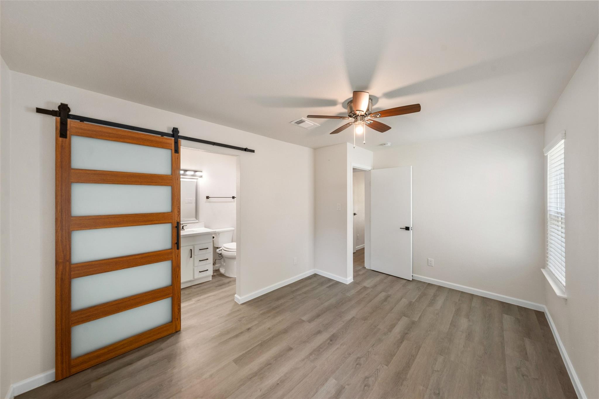 7 Hasting Oak Court