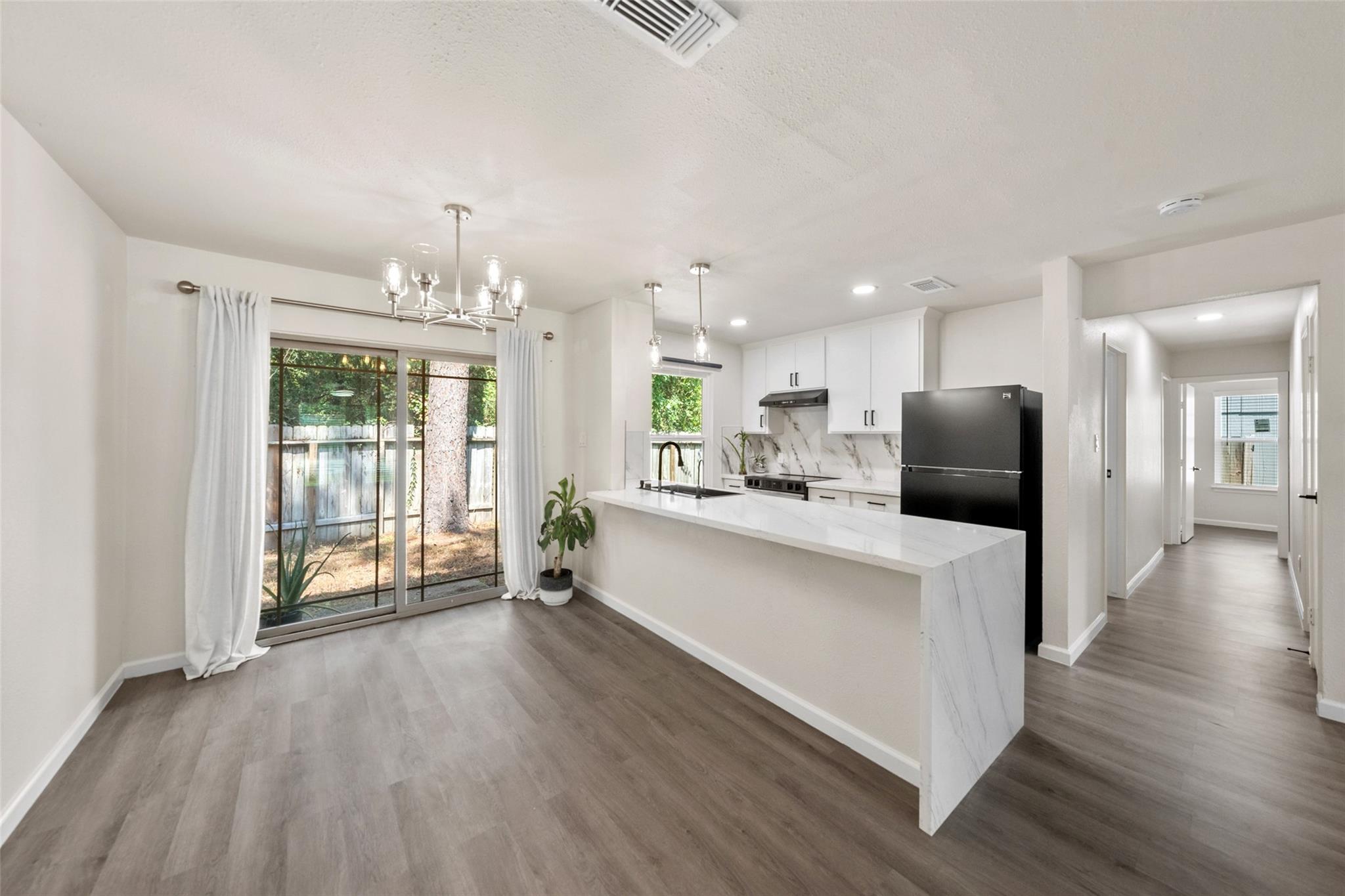 7 Hasting Oak Court