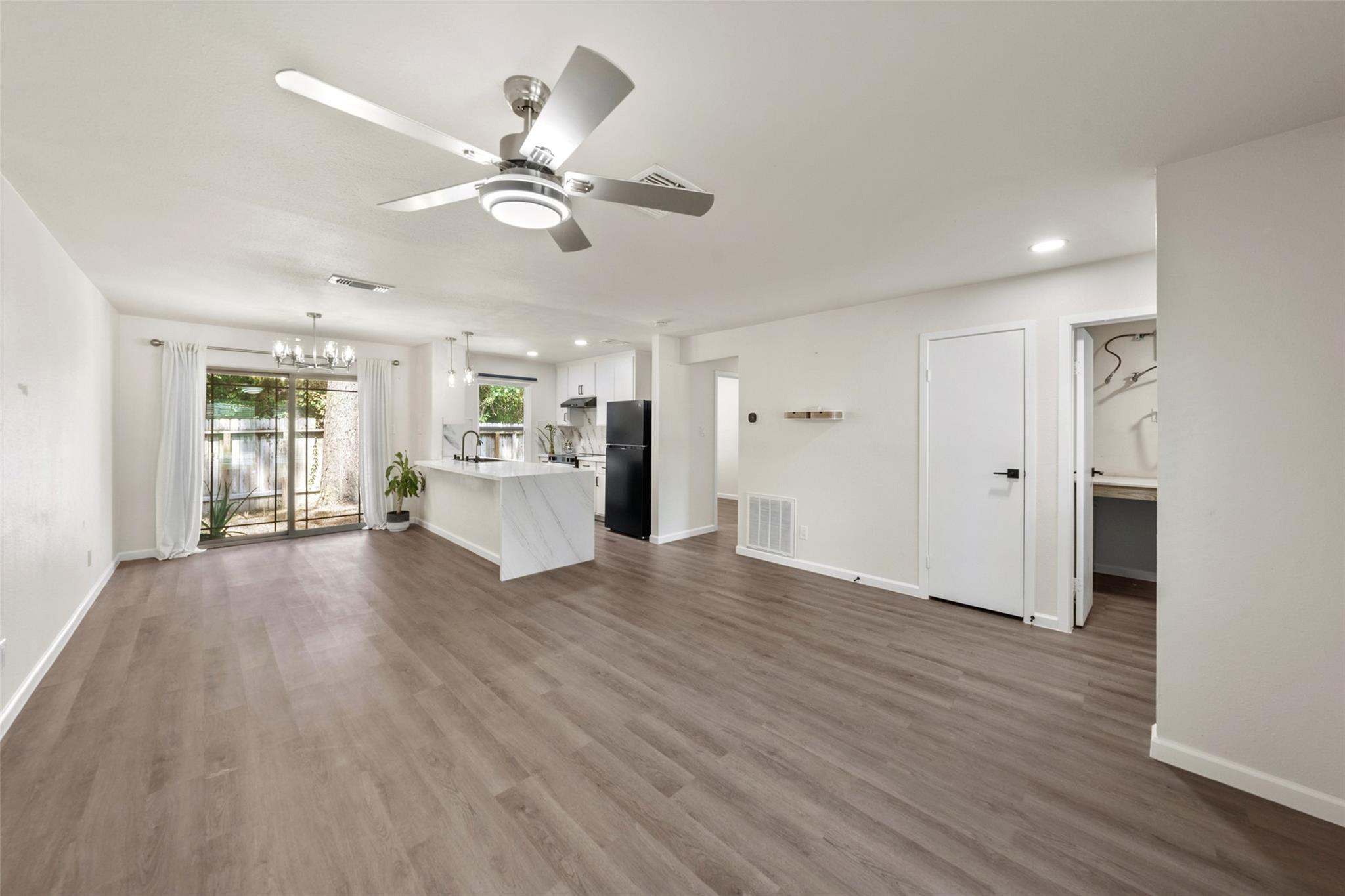 7 Hasting Oak Court