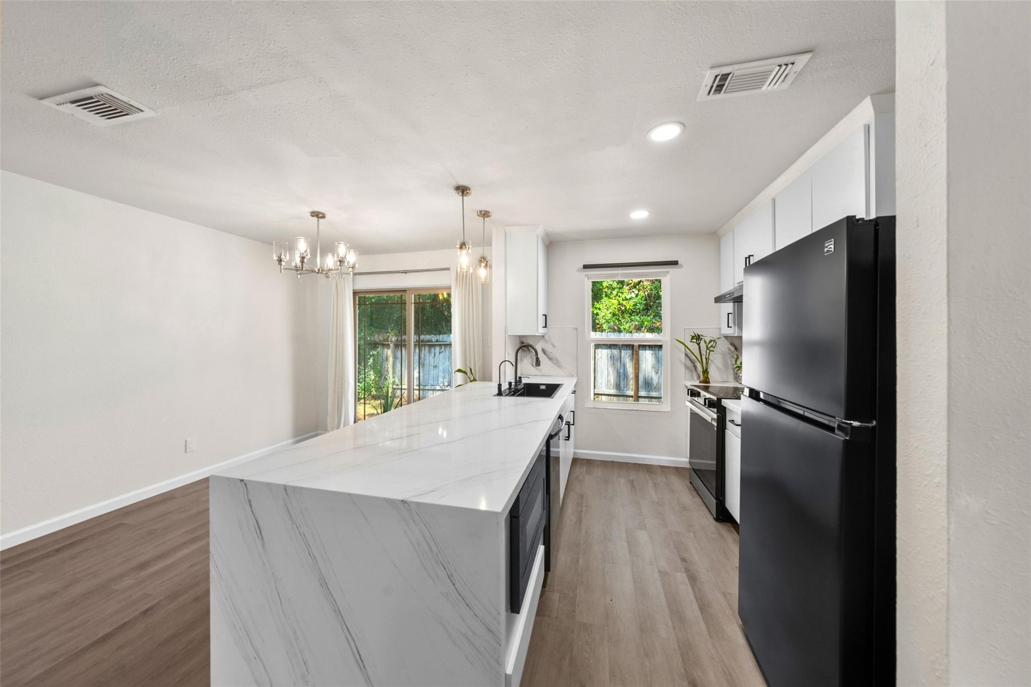 7 Hasting Oak Court