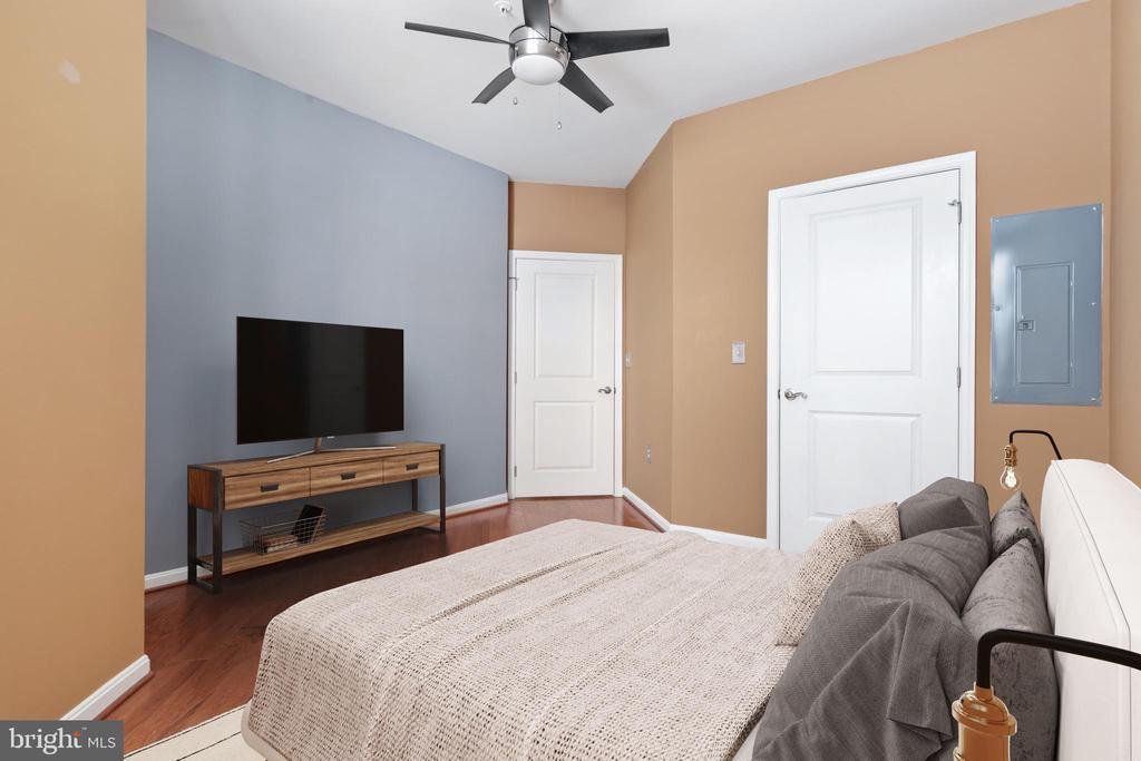 2655 PROSPERITY AVENUE 102