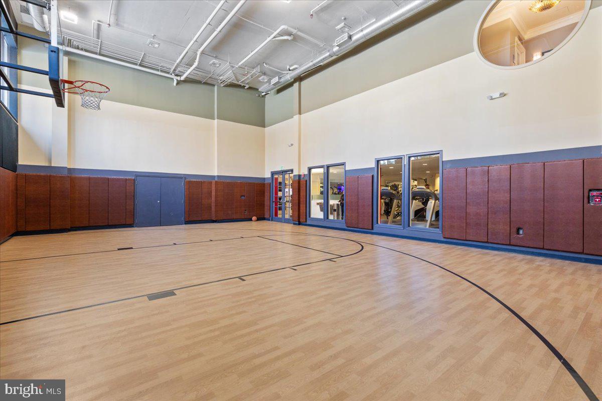 2655 PROSPERITY AVENUE 102