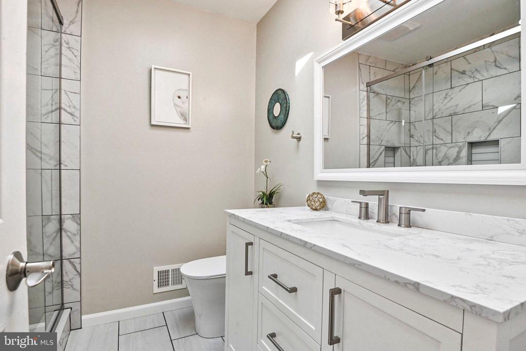 1715 FOX RUN COURT