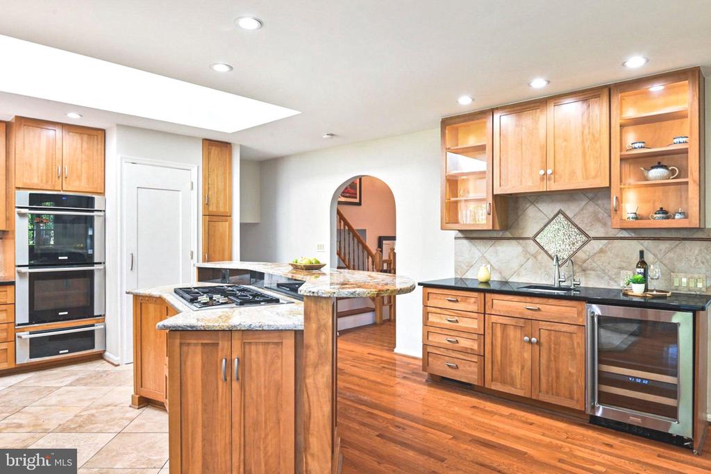 1715 FOX RUN COURT