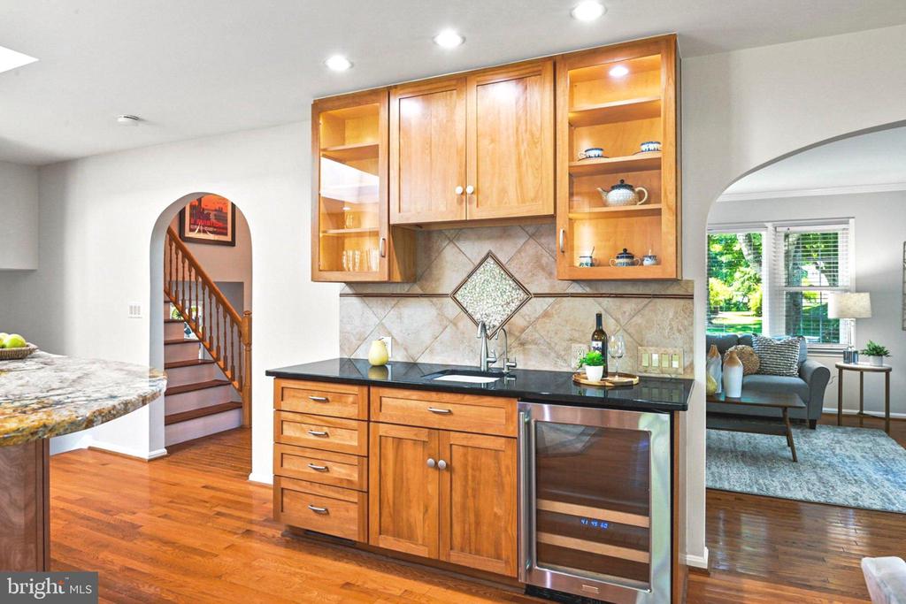 1715 FOX RUN COURT