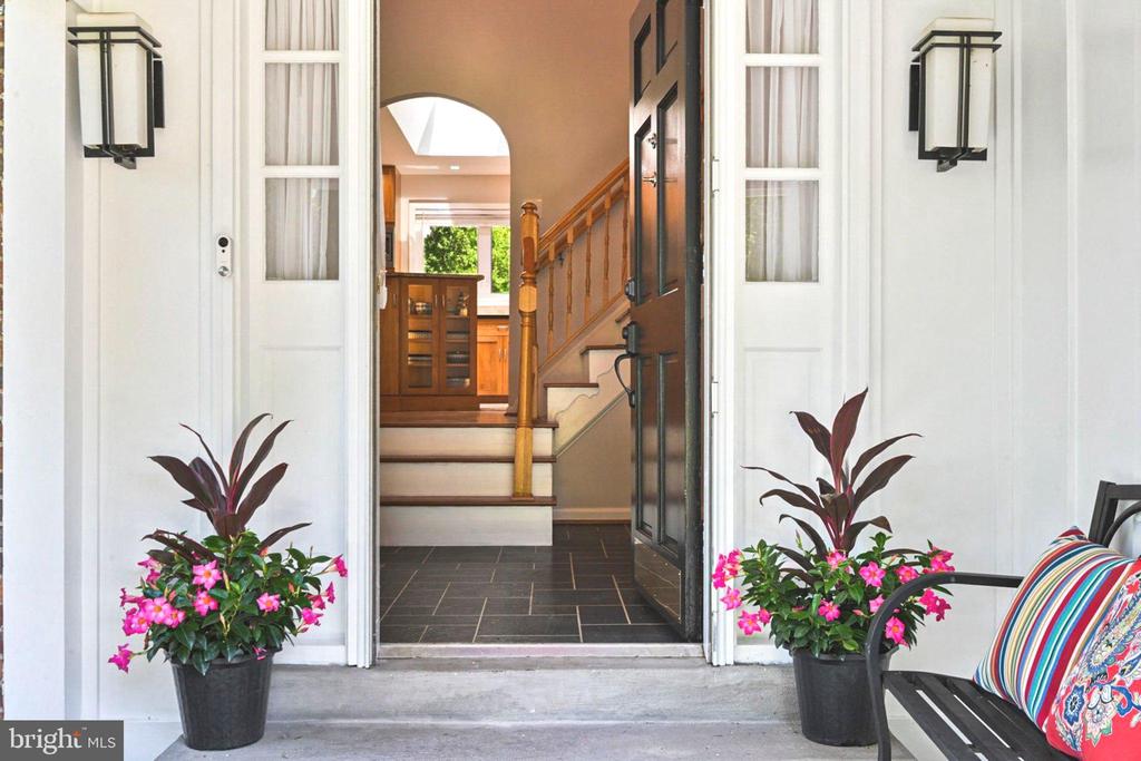 1715 FOX RUN COURT