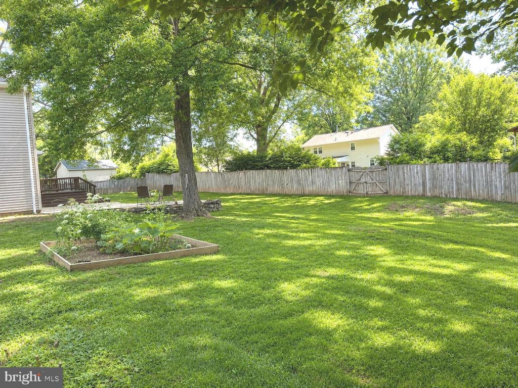 1715 FOX RUN COURT