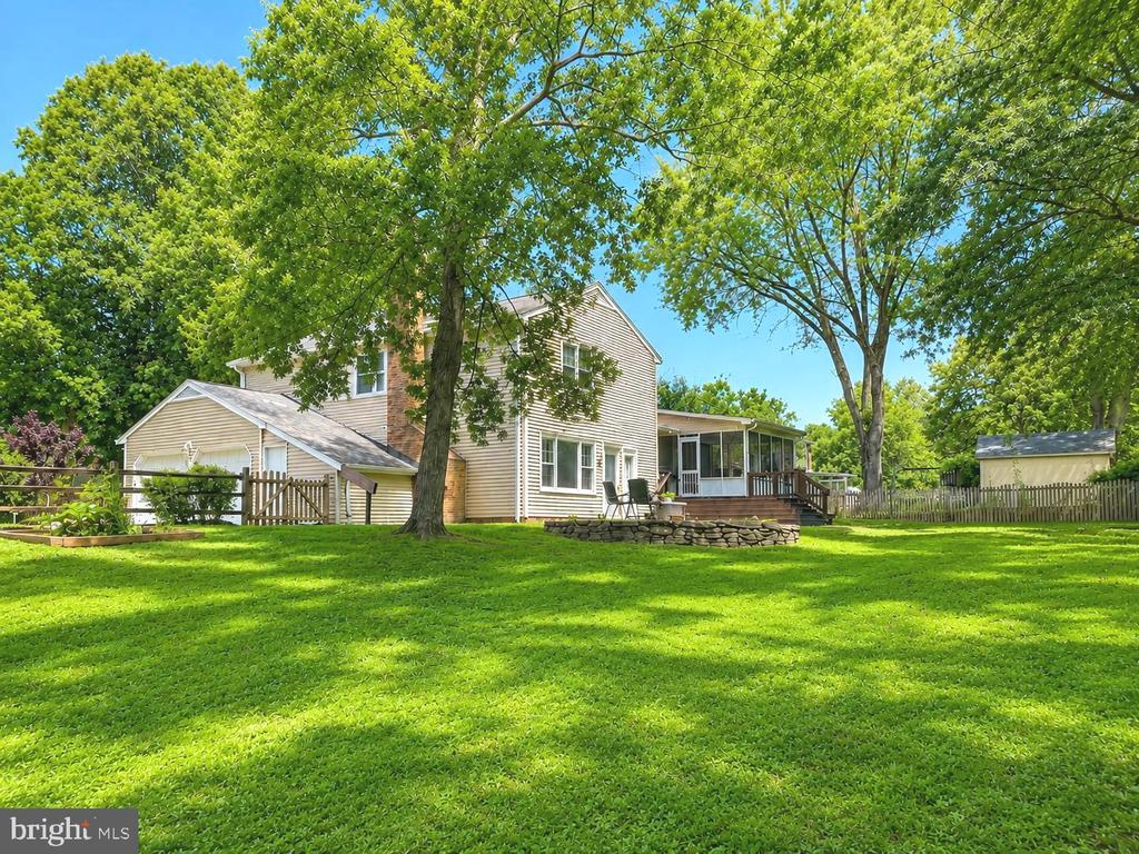1715 FOX RUN COURT