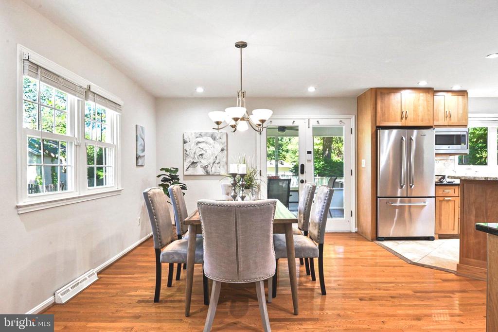 1715 FOX RUN COURT