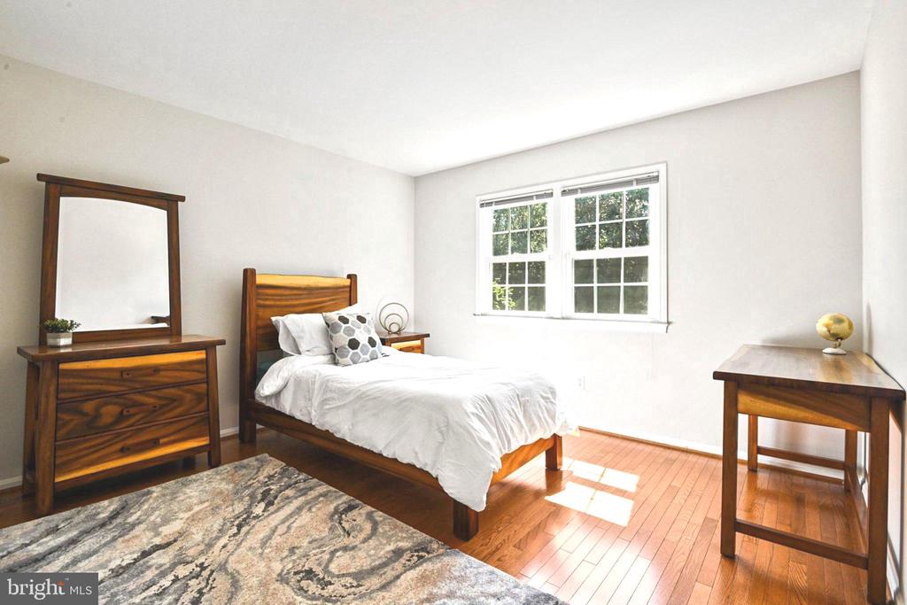 1715 FOX RUN COURT