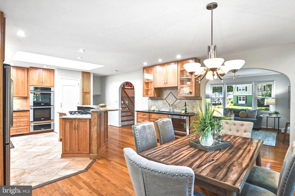 1715 FOX RUN COURT