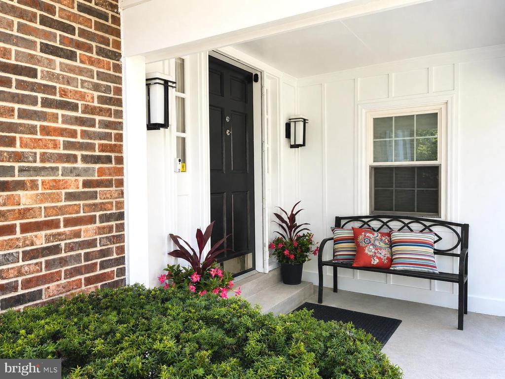 1715 FOX RUN COURT