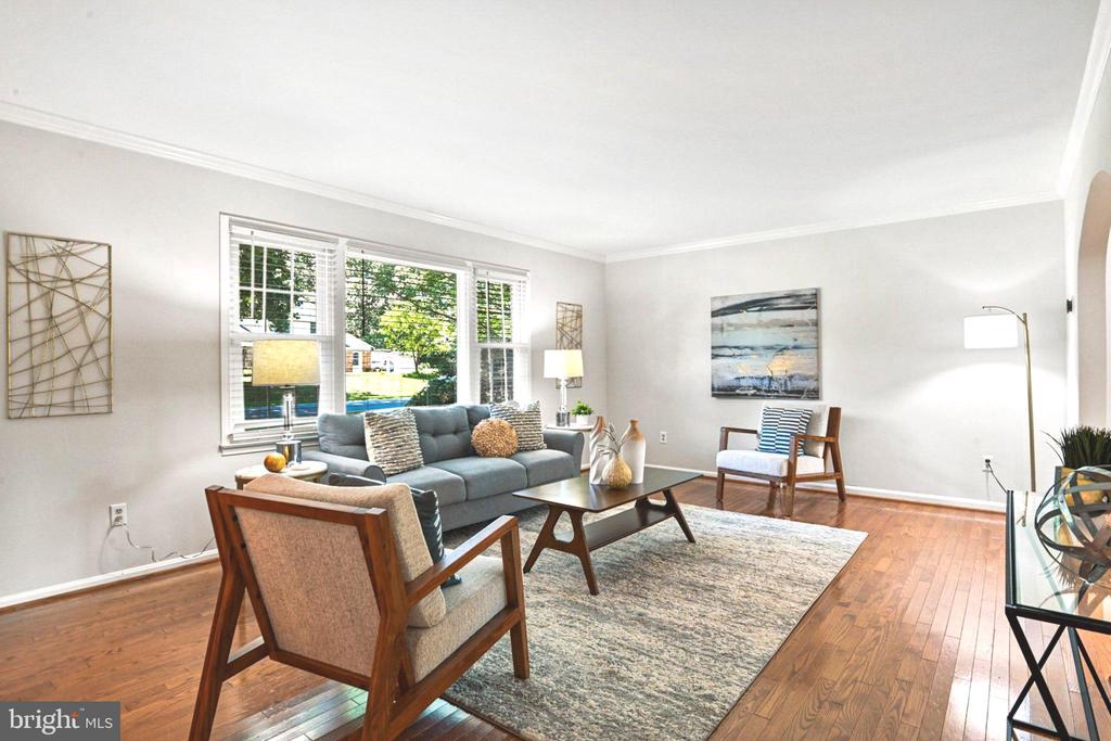 1715 FOX RUN COURT