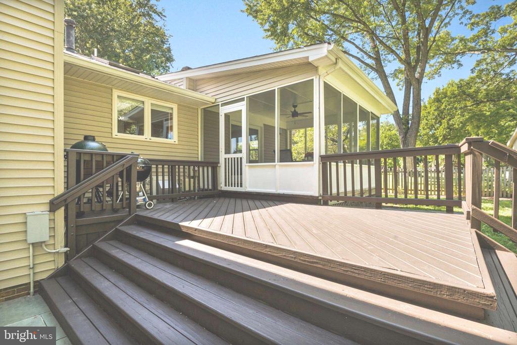 1715 FOX RUN COURT