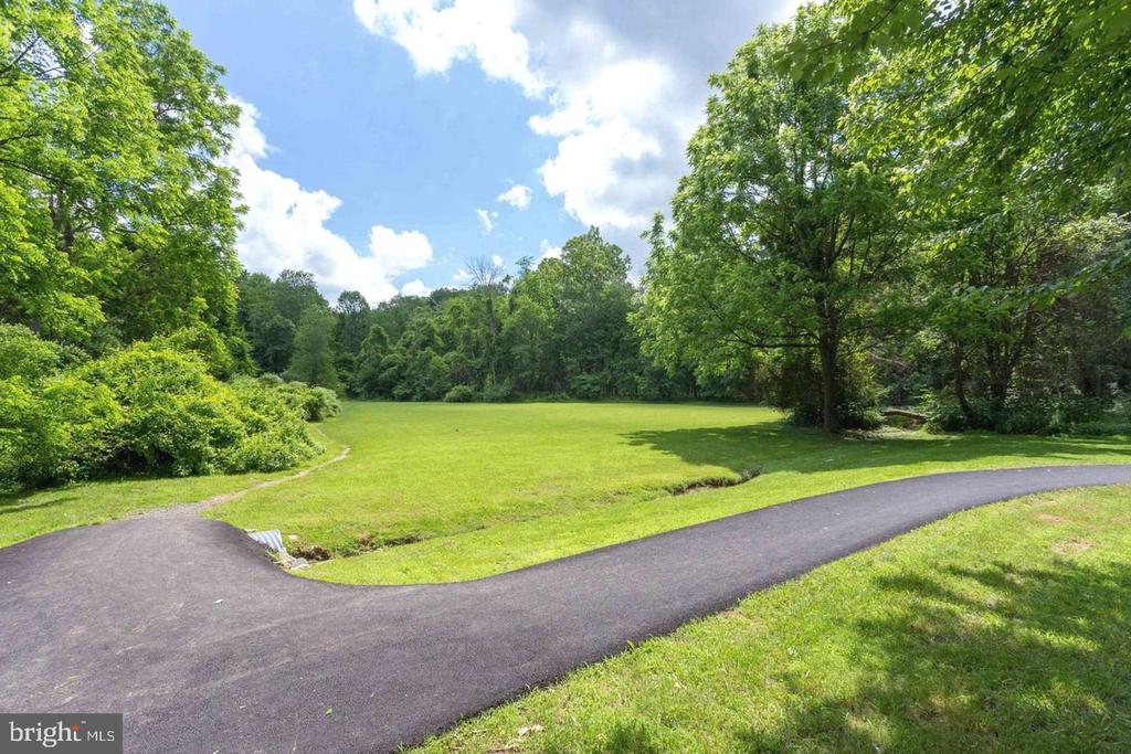 1715 FOX RUN COURT