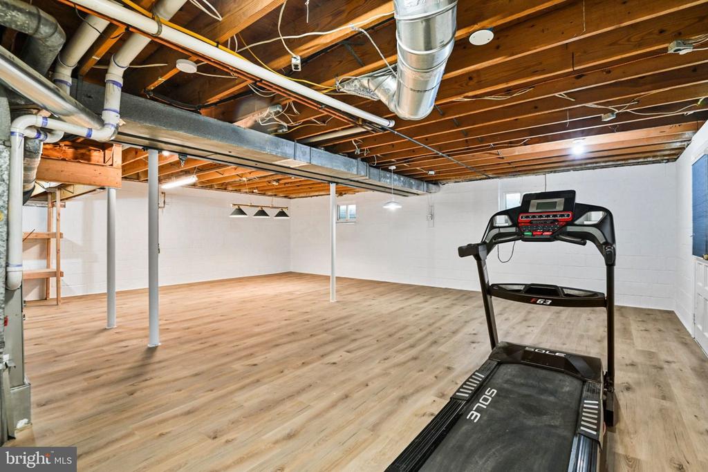 1715 FOX RUN COURT