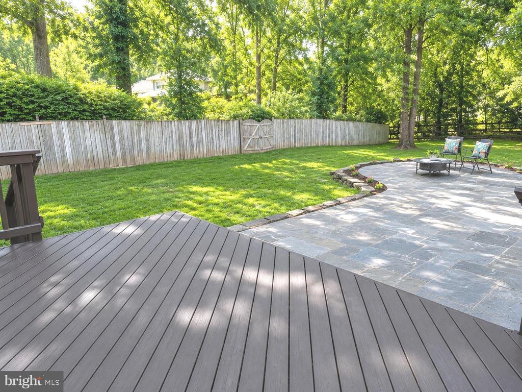 1715 FOX RUN COURT