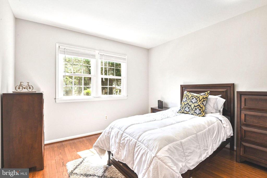1715 FOX RUN COURT