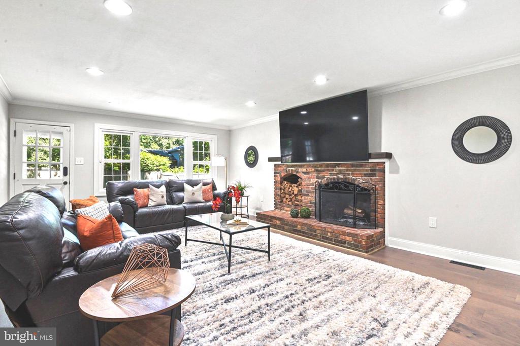 1715 FOX RUN COURT