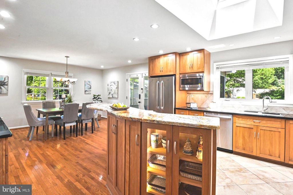 1715 FOX RUN COURT