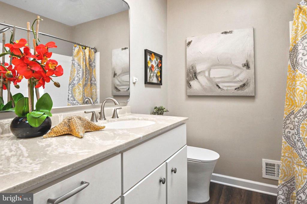 1715 FOX RUN COURT