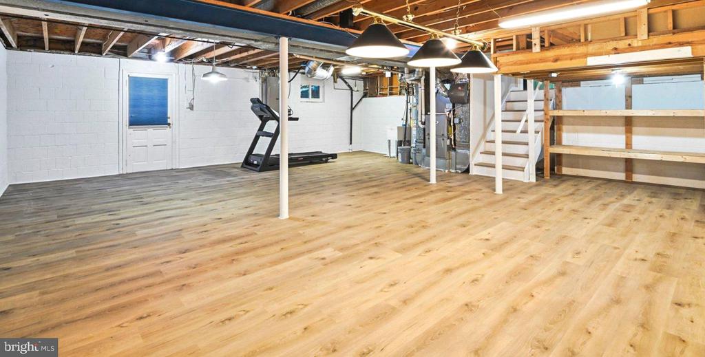 1715 FOX RUN COURT