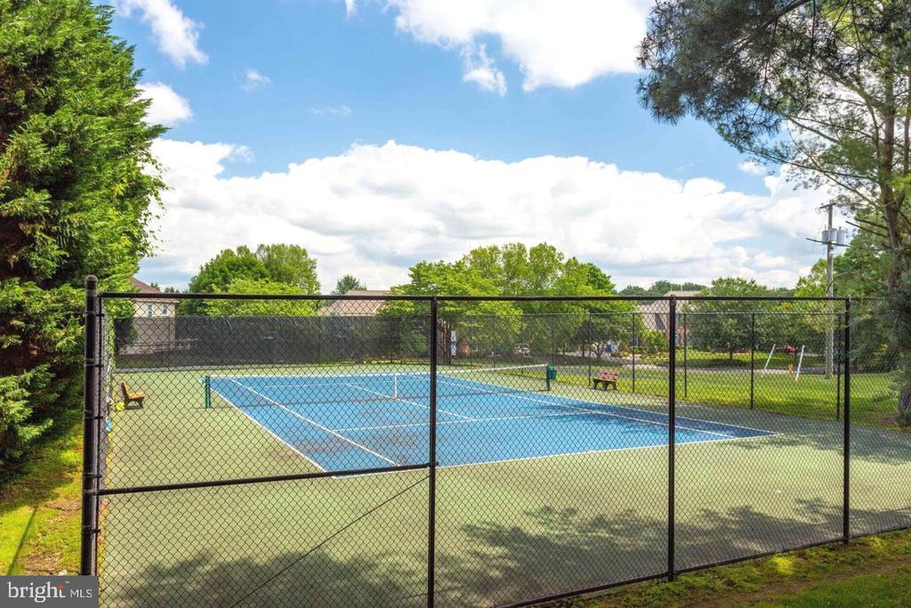 1715 FOX RUN COURT