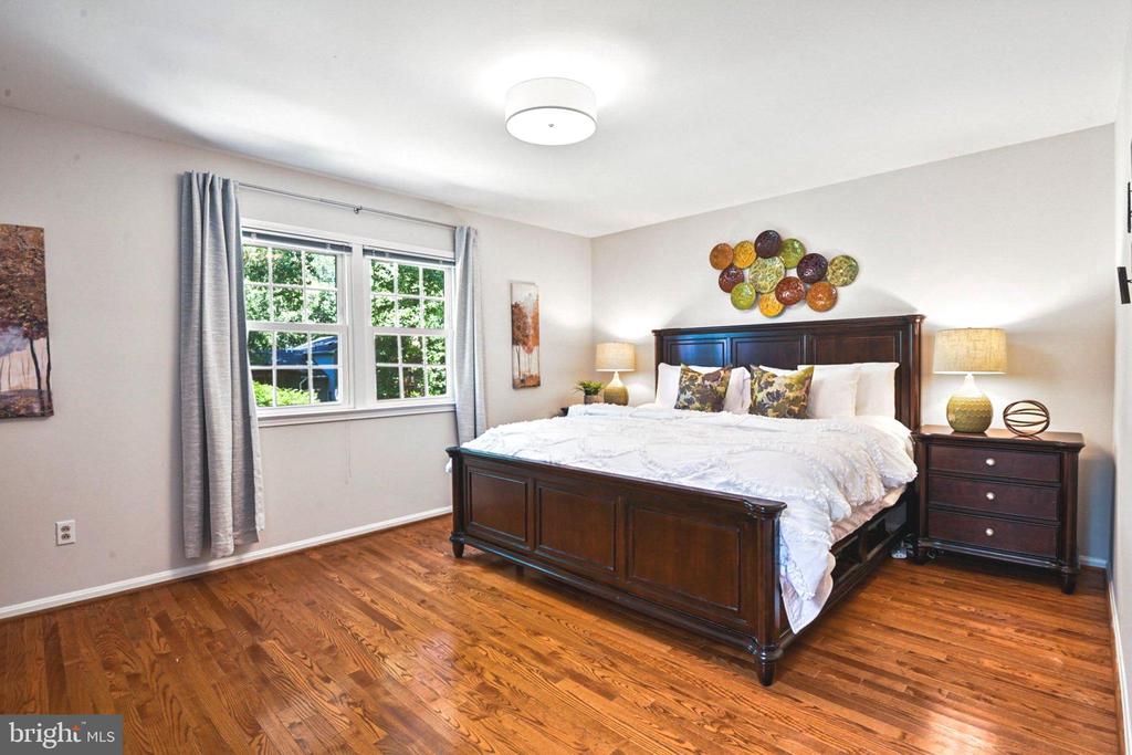 1715 FOX RUN COURT