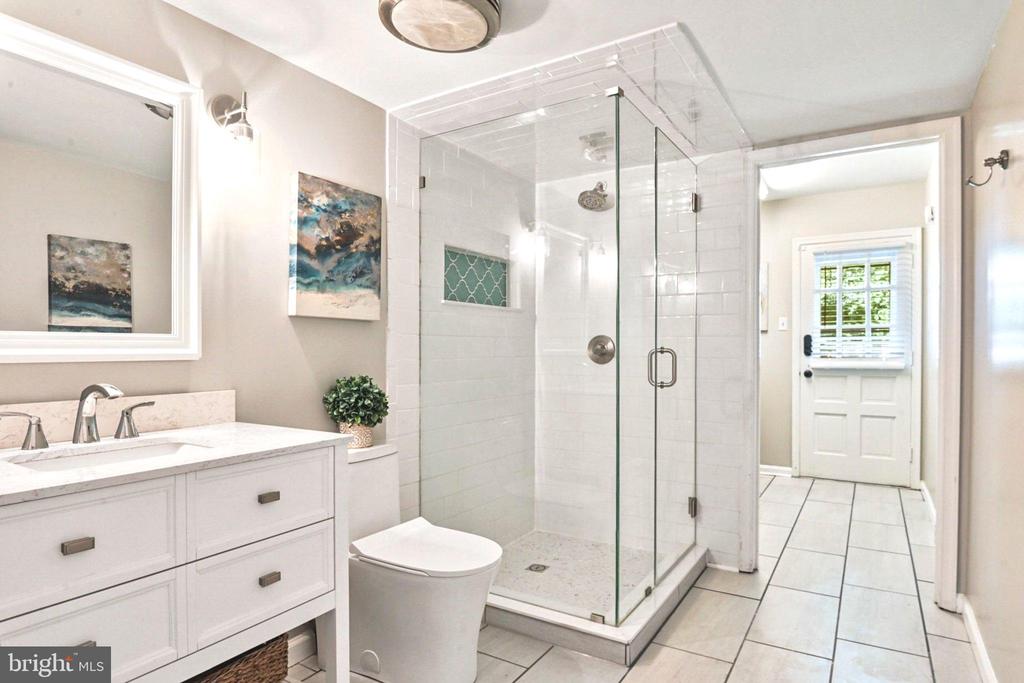 1715 FOX RUN COURT