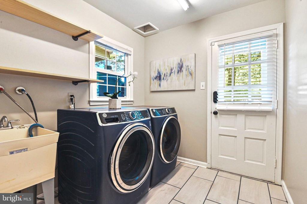 1715 FOX RUN COURT