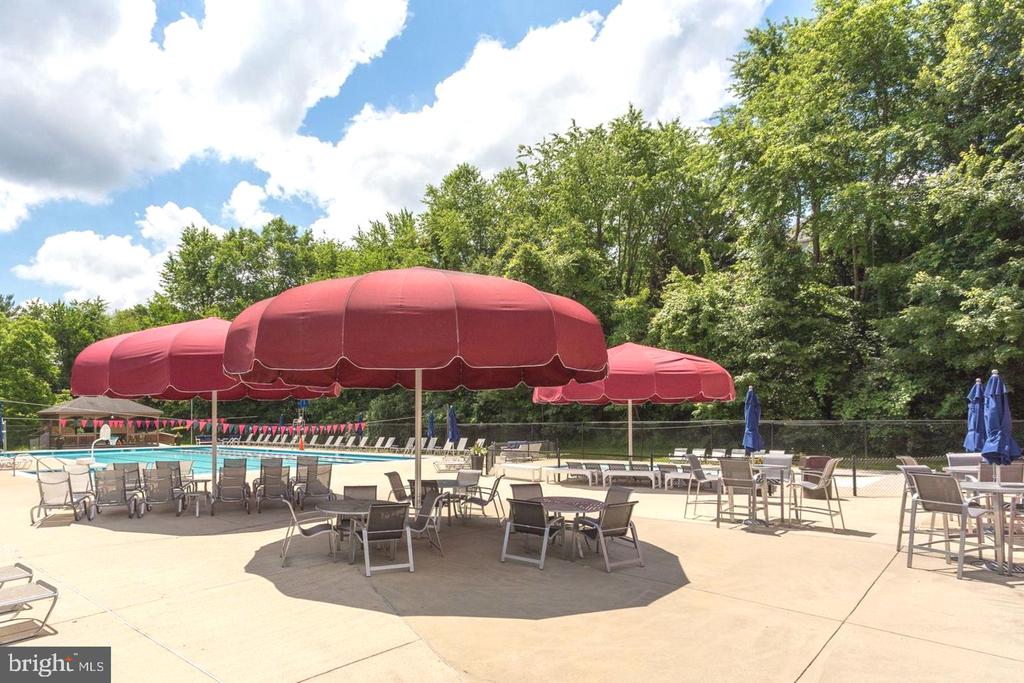 1715 FOX RUN COURT