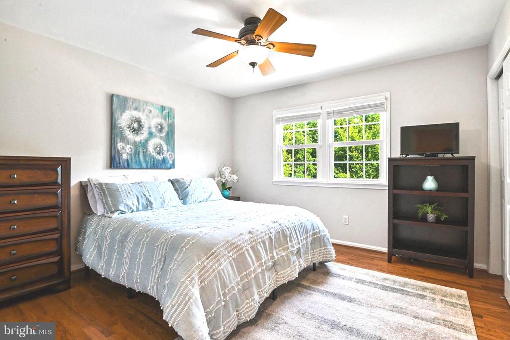 1715 FOX RUN COURT