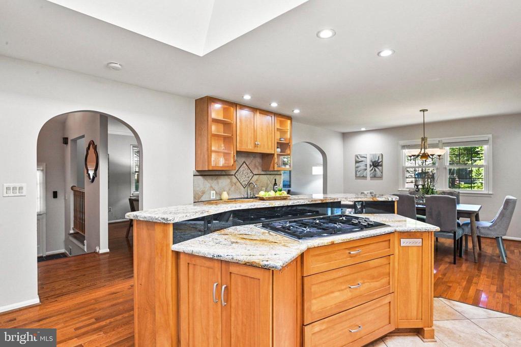 1715 FOX RUN COURT