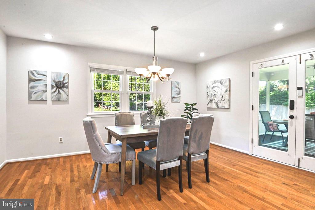 1715 FOX RUN COURT
