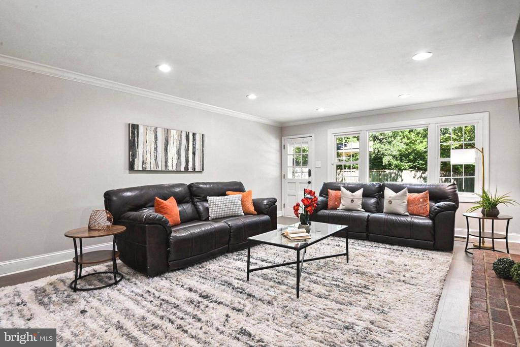 1715 FOX RUN COURT