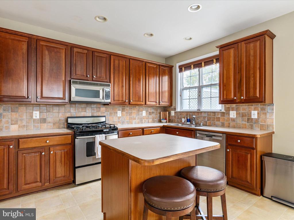 42533 MAGELLAN SQUARE